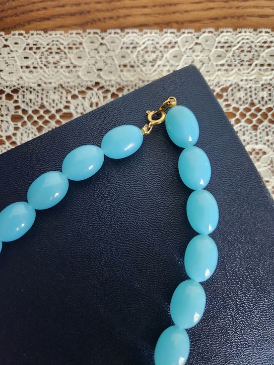 Vintage Trifari Turquoise-Colored Beaded Necklace - Picture 6 of 10